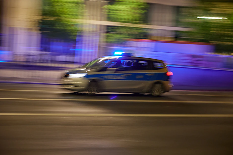 Die Berliner Polizei konnte nach einem Zeugenhinweis einen mutmaßlichen Einbrecher festnehmen.