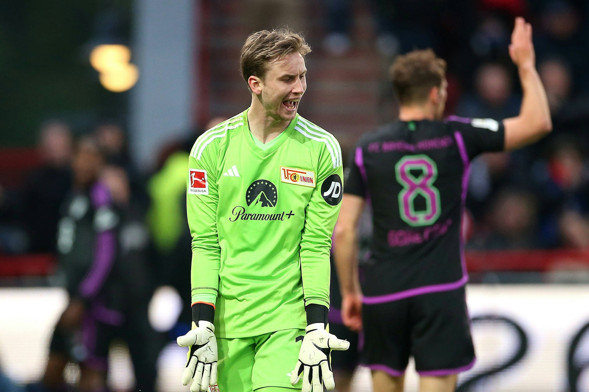 Zum Schreien: Unions Torhüter Frederik Rönnow (31) wurde von seinen Kollegen gegen den FC Bayern mehrfach allein gelassen.&nbsp;