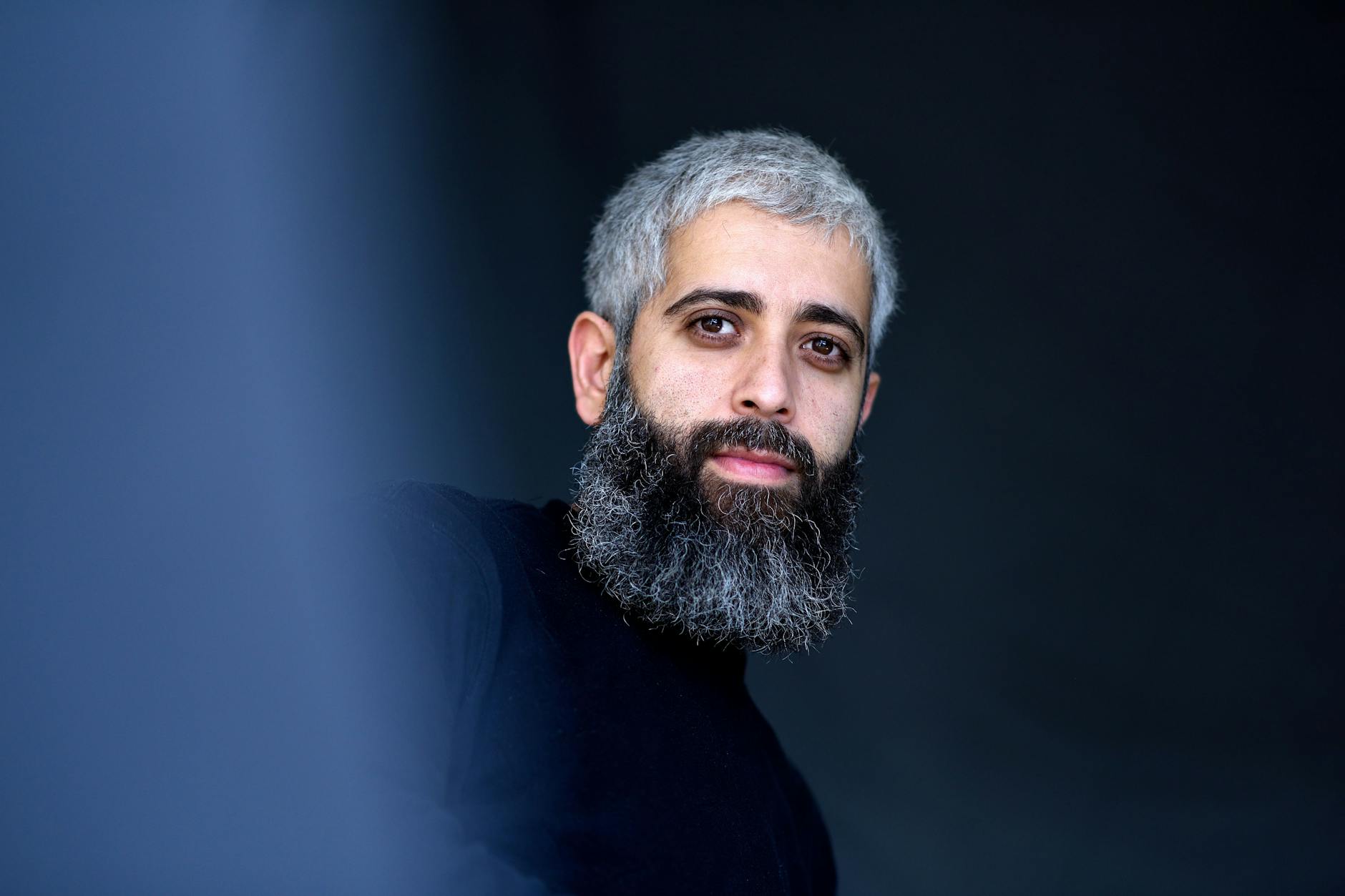 Berliner Autor und Poetry-Slammer Aidin Halimi: „Ich kann meine iranische Identität auch nicht ablegen. Sie gehört zu mir. Vielleicht kann ich deswegen auch nicht zu 100 Prozent deutsch sein.“