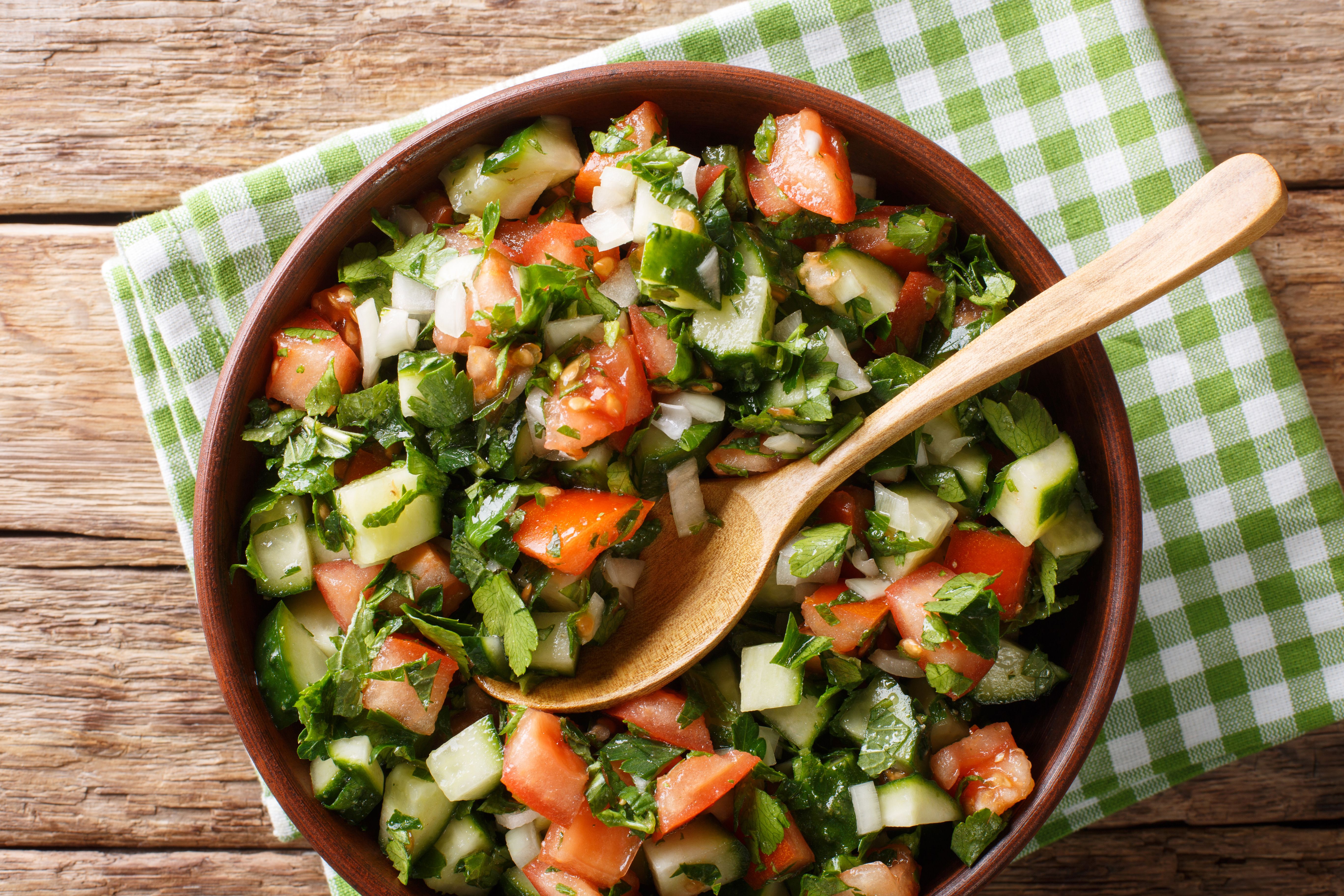 Kennen Sie Shirazi? Dieses Rezept für Schlank-Salat ist so erfrischend!