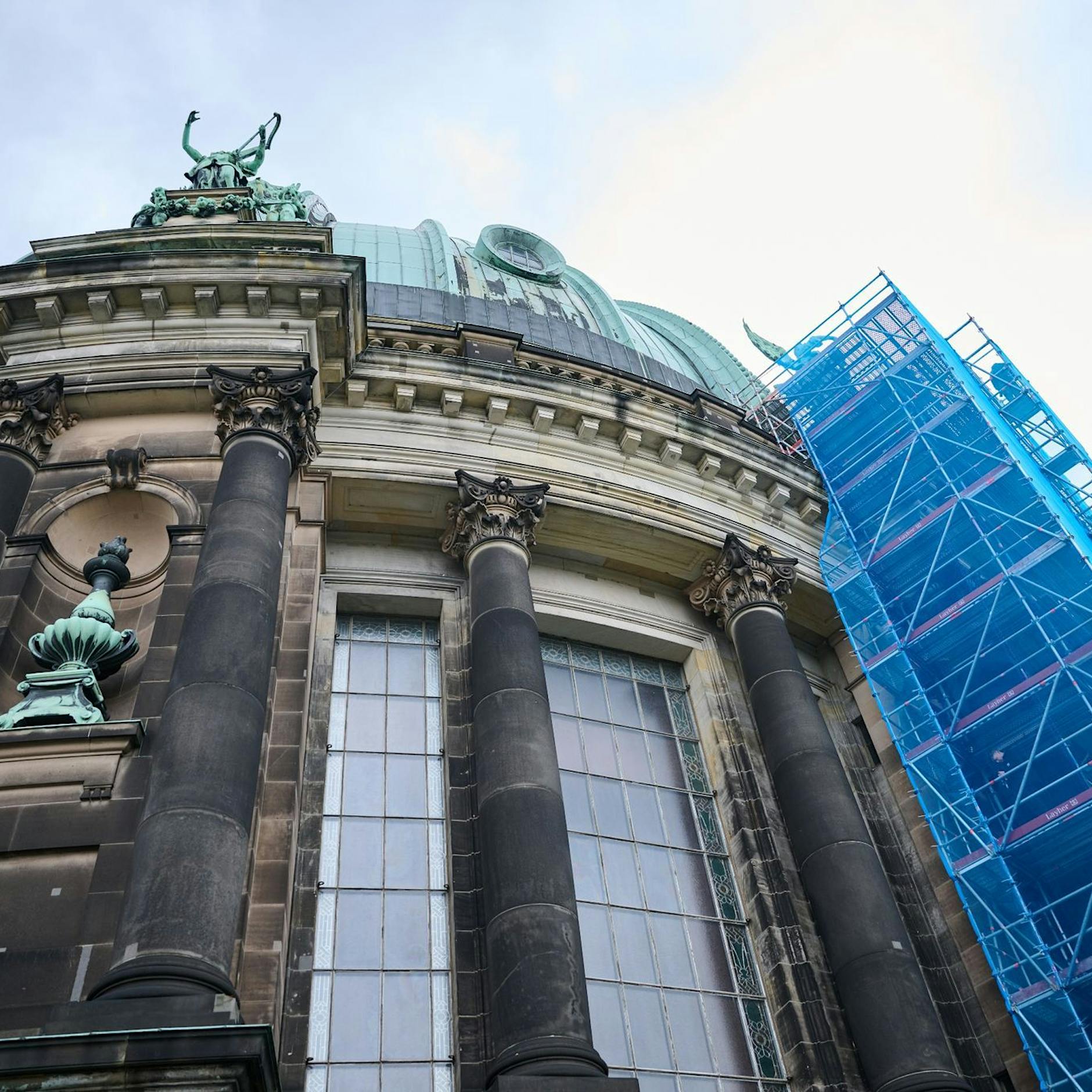 Denkmalschützer besorgt: Berliner Dom bröckelt