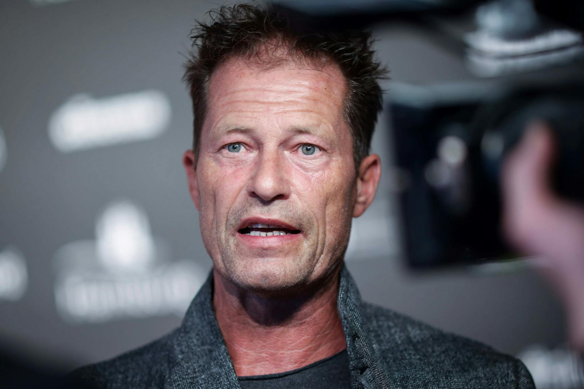 Til Schweiger zieht über Oliver Pocher und Jan Böhmermann her.