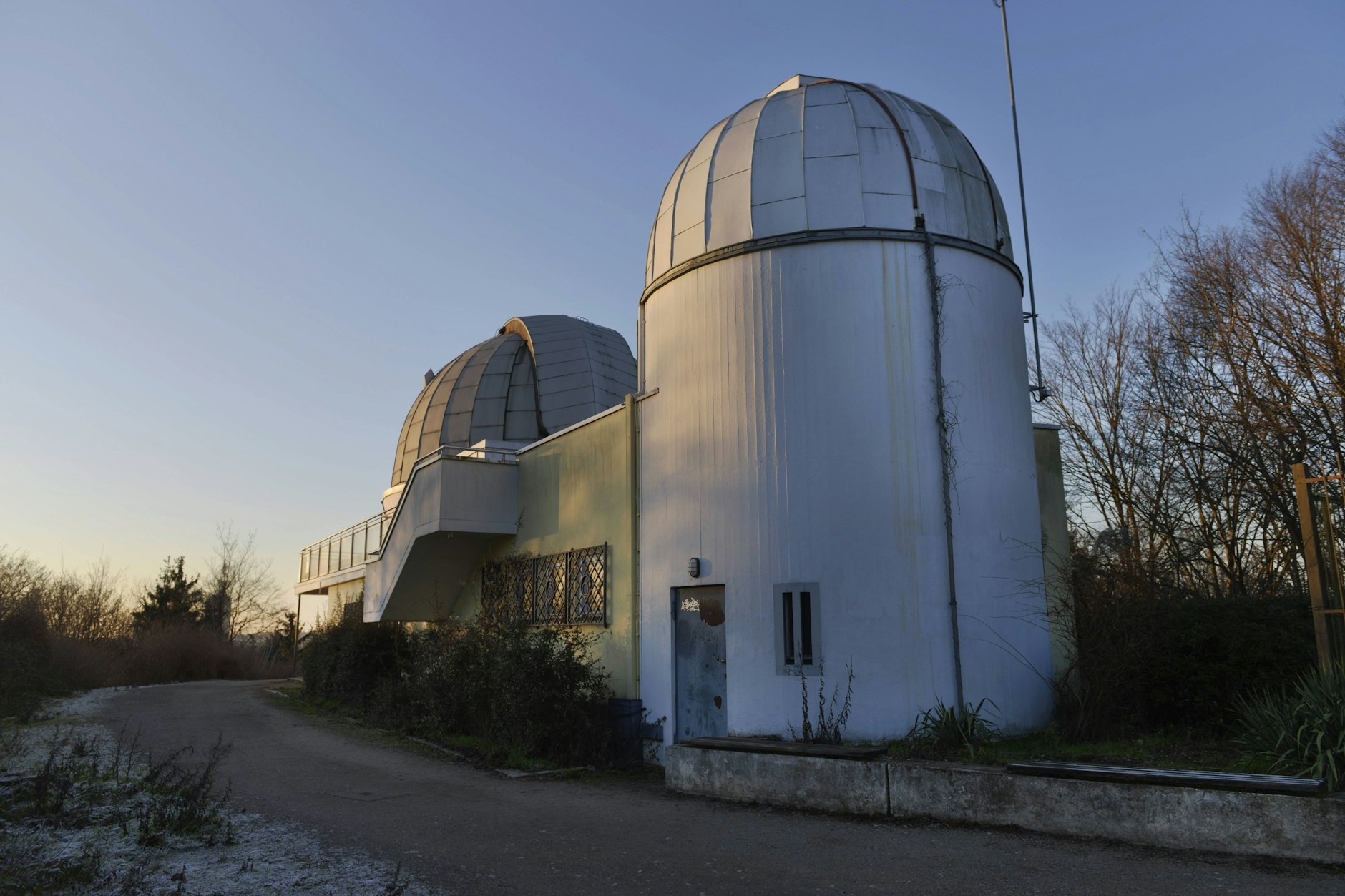 Berlin does not have many surveys.  The Wilhelm Foerster observatory is located on one of them, the islander.