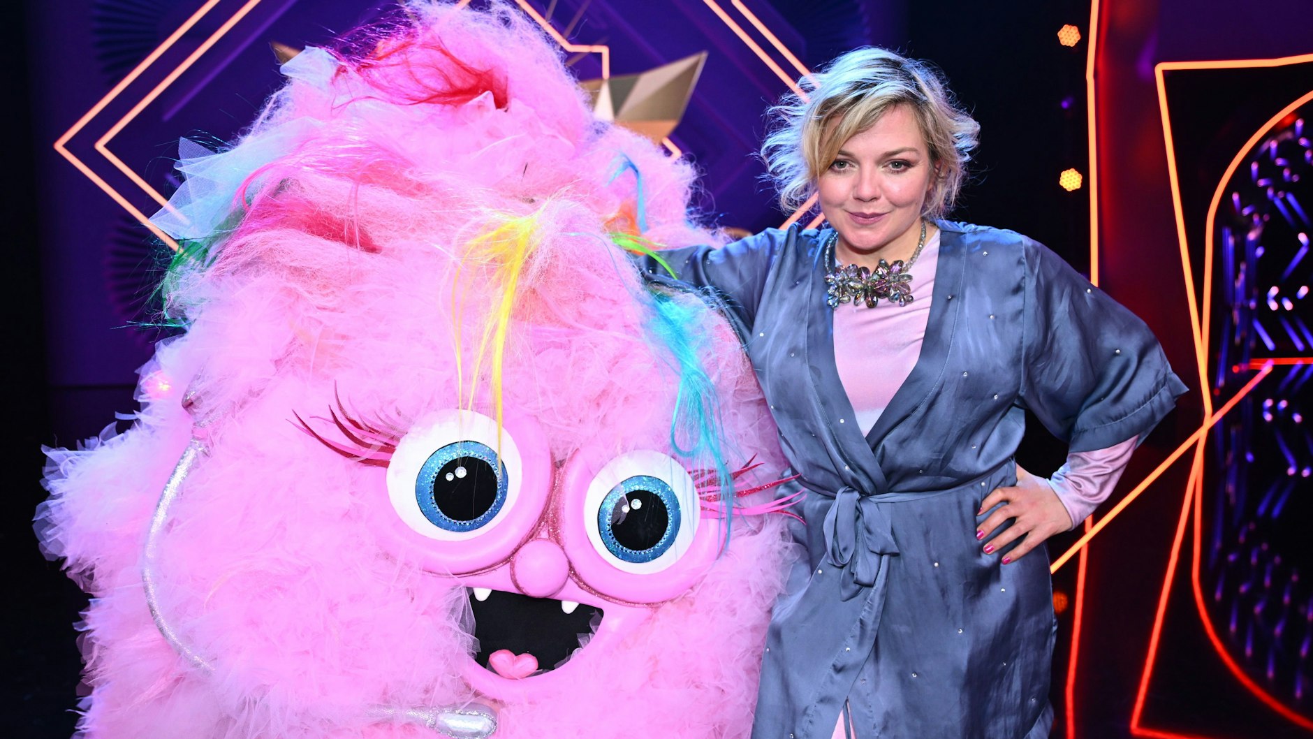 Sängerin Annett Louisan steckte unter der Zuckerwatte, wurde in der vergangenen Folge von „Masked Singer“ enthüllt.