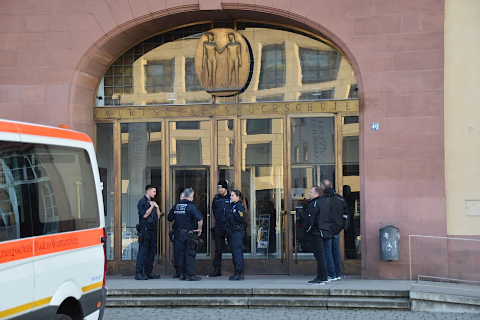Polizeieinsatz an der Mannheimer Universität. Nun soll der Ablauf des Geschehens rekonstruiert werden.  