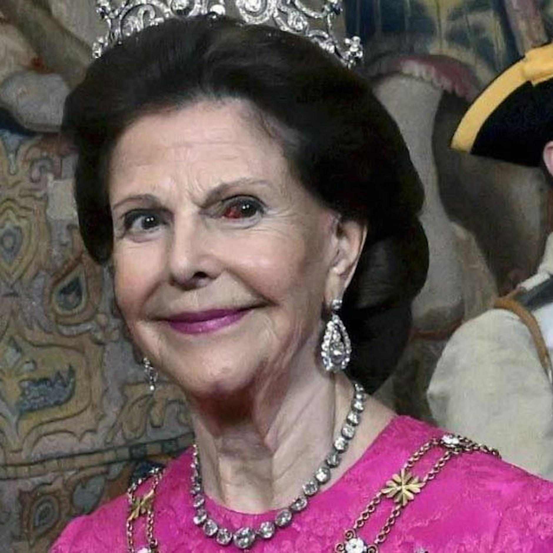 Huch, dieses Auge! Was ist denn Schwedens Königin Silvia passiert?