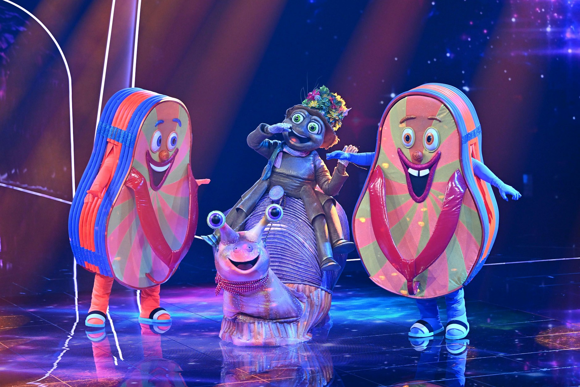Auch der Flip Flop - besser gesagt: die Flip Flops - und der Floh sind bei Masked Singer noch im Rennen.