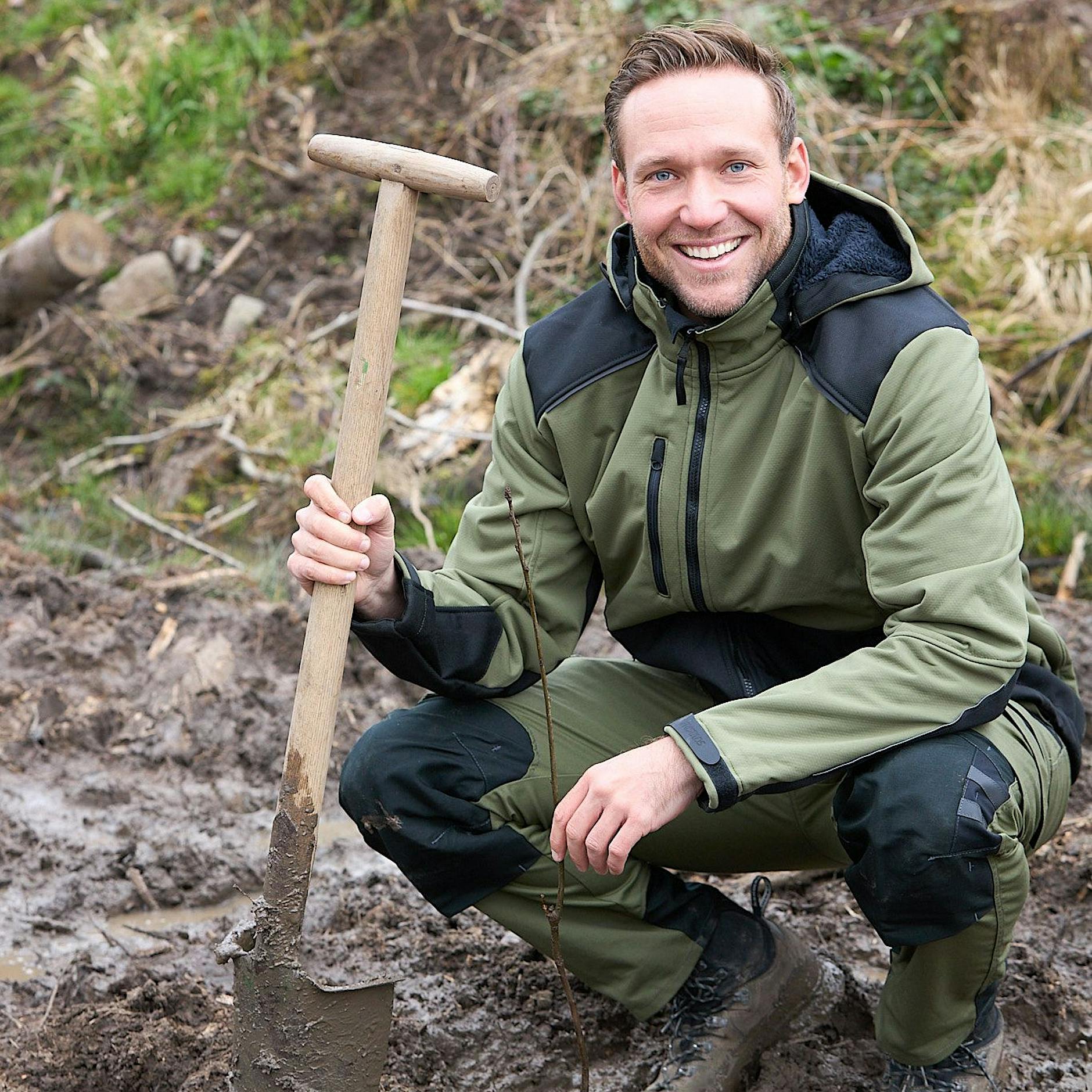 Aktion Baum gegen Waldsterben: Hoffnung durch KI, Bäume pflanzen und Aufklärung