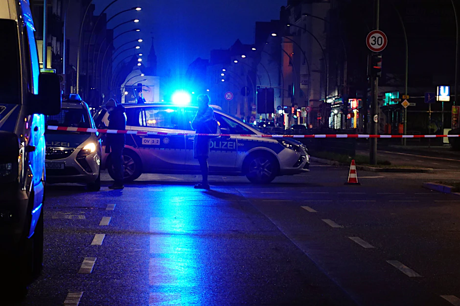 Ein Polizeiwagen bei einem Einsatz in Berlin