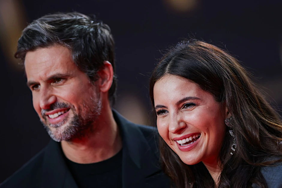 ARCHIV - Chryssanthi Kavazi und ihr Ehemann Tom Beck kommen zur Verleihung der Deutschen Fernsehpreise 2023 ins Coloneum.  