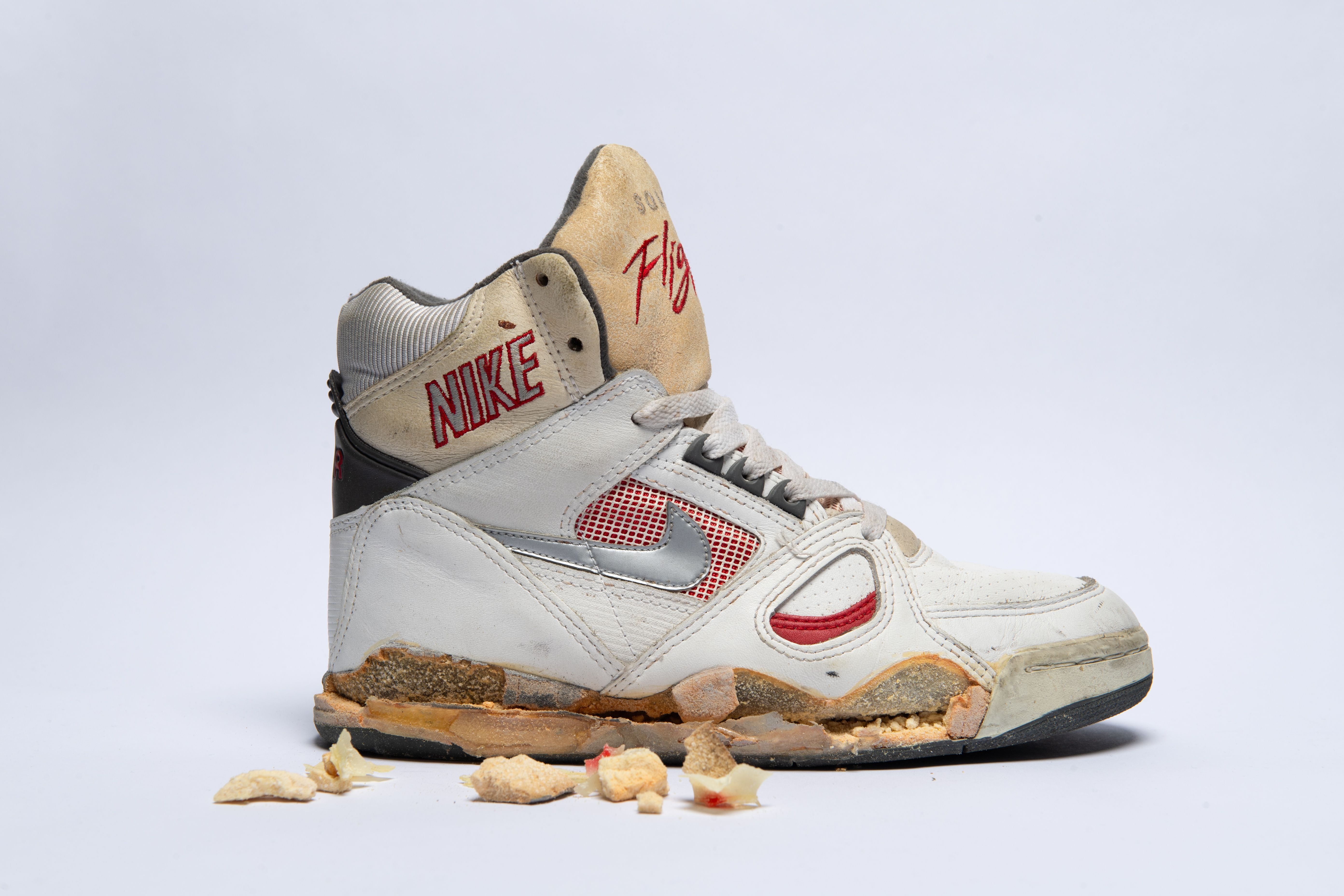 Das große Sneaker-Sterben – was tun, wenn die Sohlen von Turnschuhen bröseln