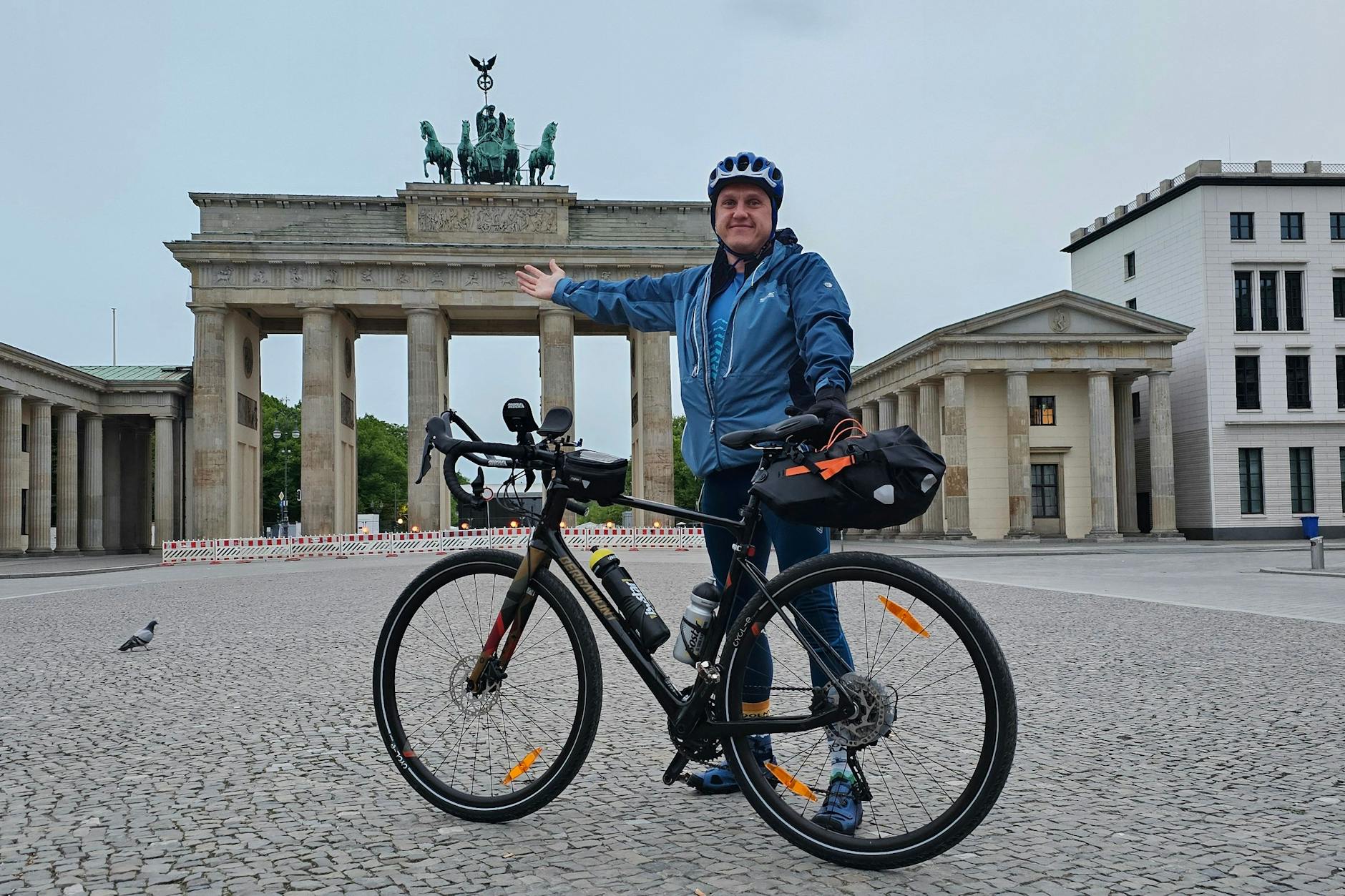 Marcin Płachno fährt mit dem Fahrrad von Berlin nach Posen.