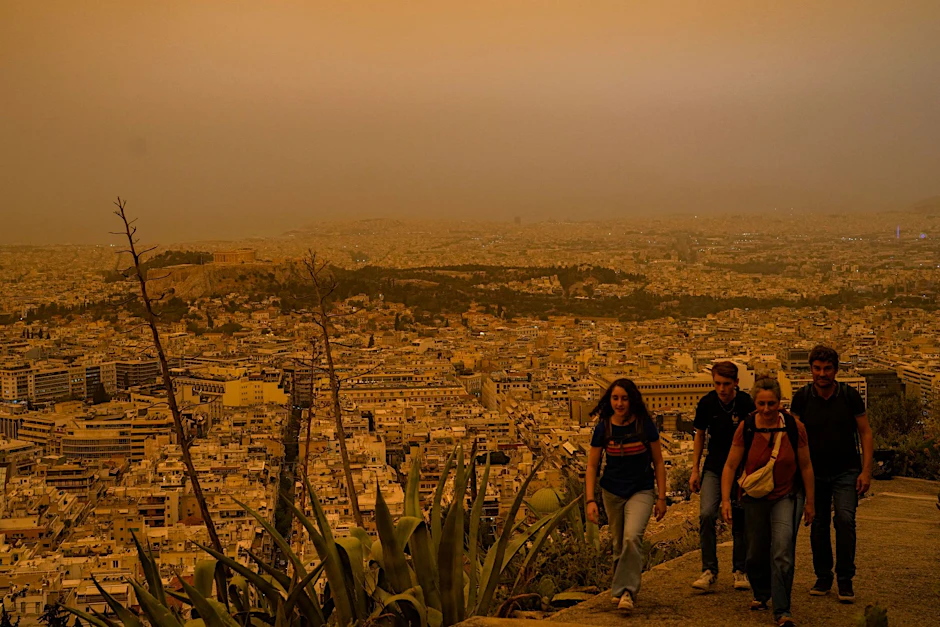 Die Region Attika rund um Athen ist aufgrund klimatischer Bedingungen regelmäßig vor allem im Frühjahr und Herbst vom Saharastaub betroffen.  