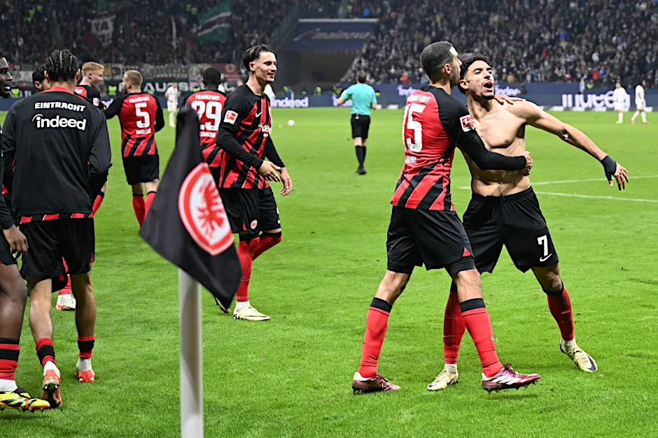 Die Eintracht könnte am 34. Spieltag von einer eigenen Niederlage profitieren.  