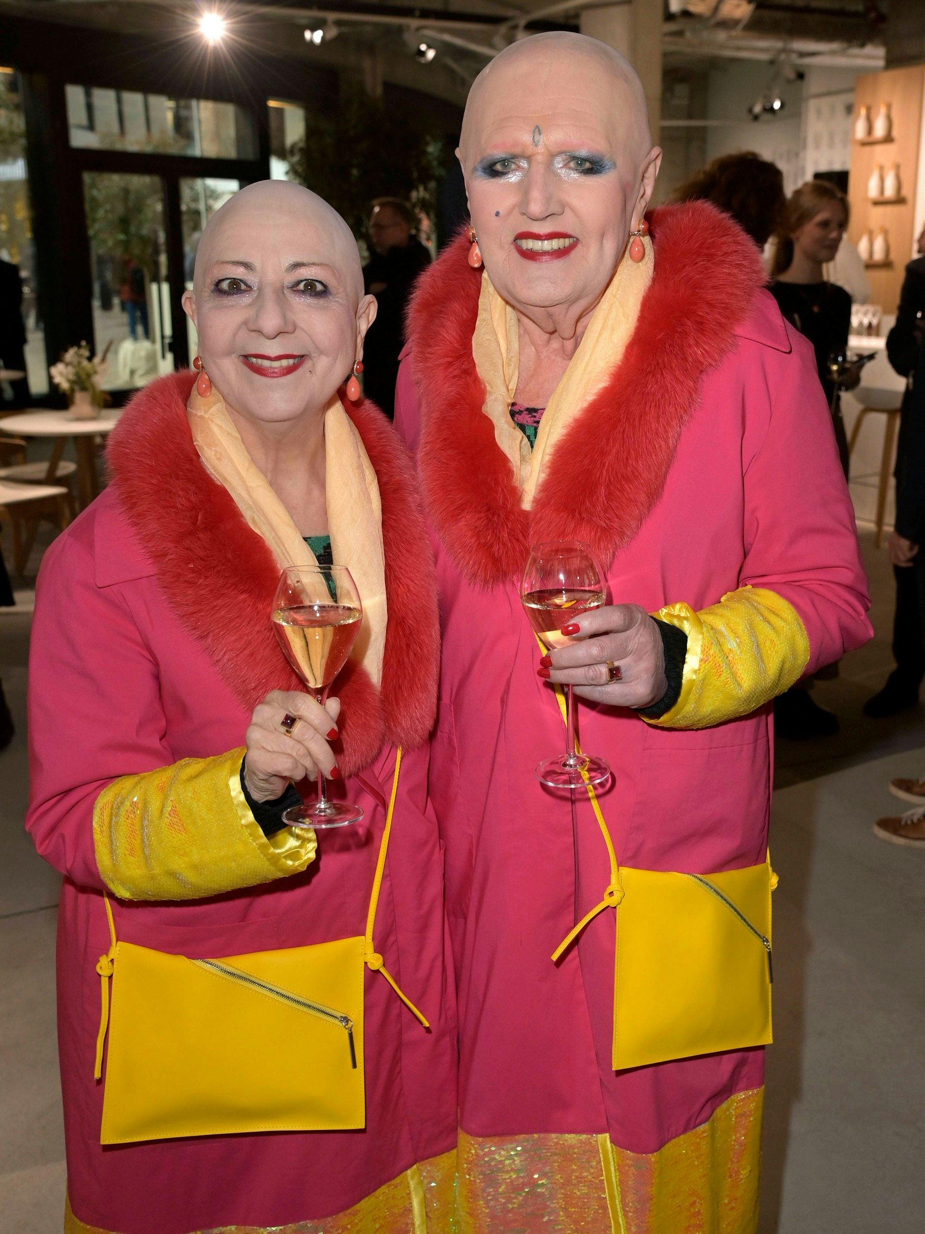 Eva &amp; Adele kamen ebenfalls zur Ruinart-Ausstellung mit Noah Becker.