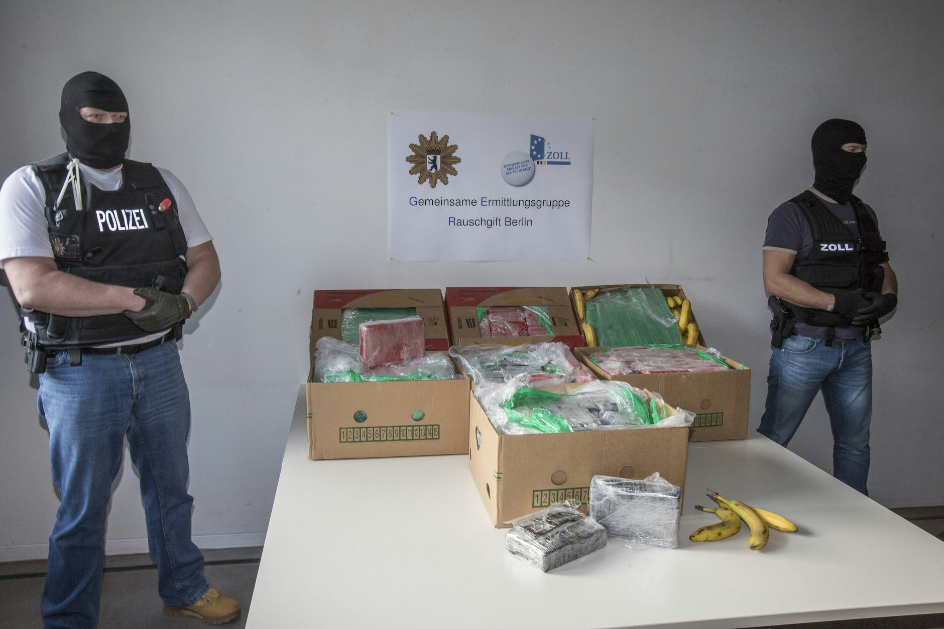 Die Polizei Berlin präsentierte bereits 2014 einen Drogenfund in Bananenkisten.