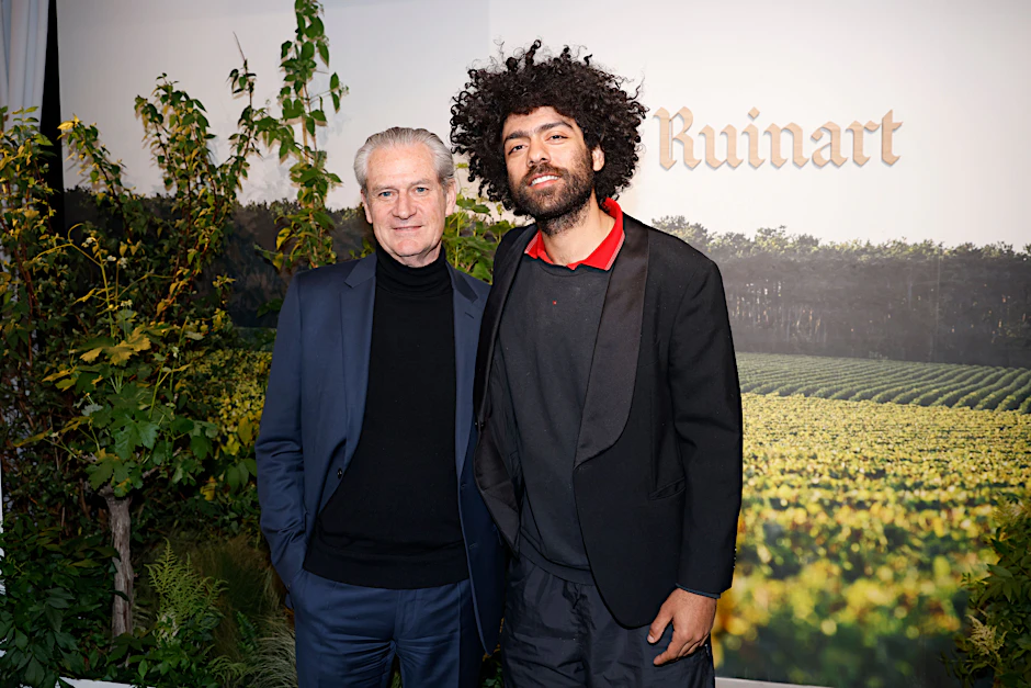 Noah Becker und Ruinart-Chef Frédéric Dufour bei der Eröffnung in Berlin-Mitte.