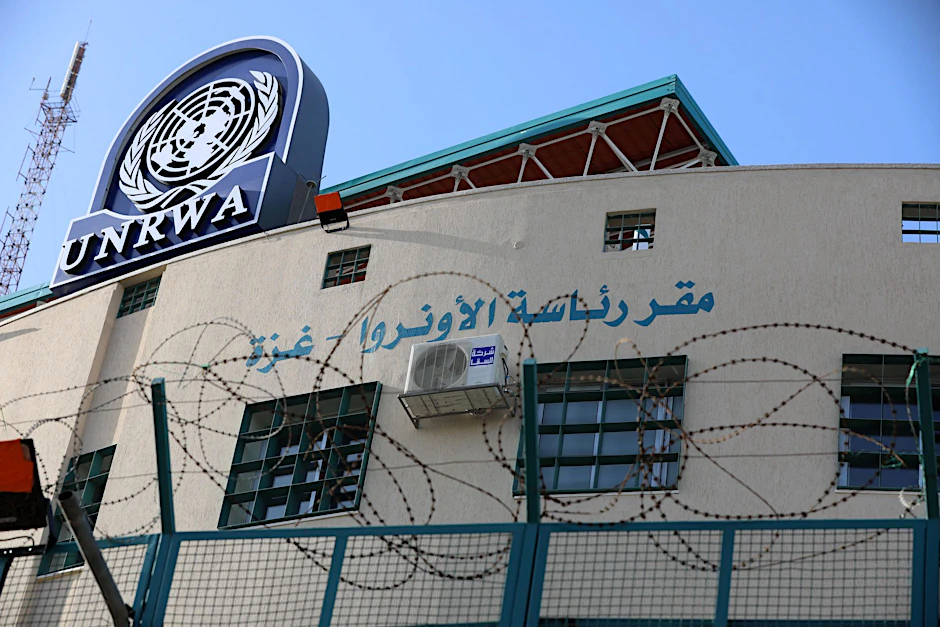 ARCHIV - Das Hauptquartier der United Nations Relief and Works Agency (UNRWA) im Gazastreifen.  
