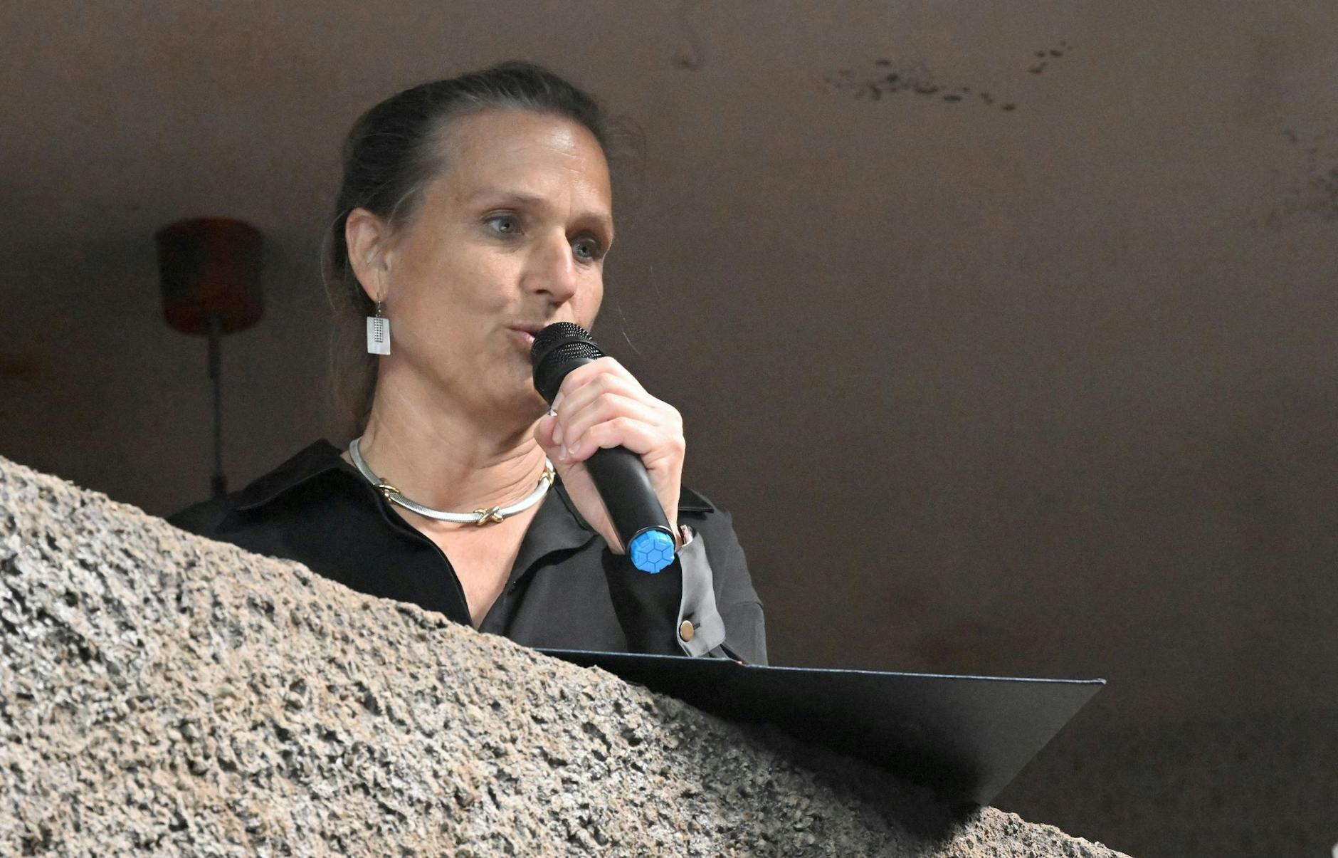 Die Staatsministerin Katja Keul (Bündnis 90/Die Grünen) bei der offiziellen Eröffnung des Deutschen Pavillons bei der Kunstbiennale in Venedig.