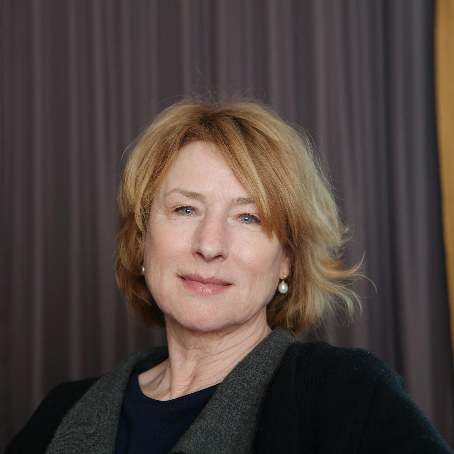 Image - Corinna Harfouch im Interview: Wir schießen aus unseren Panzern auf alle, die nicht in unserem Lager sind