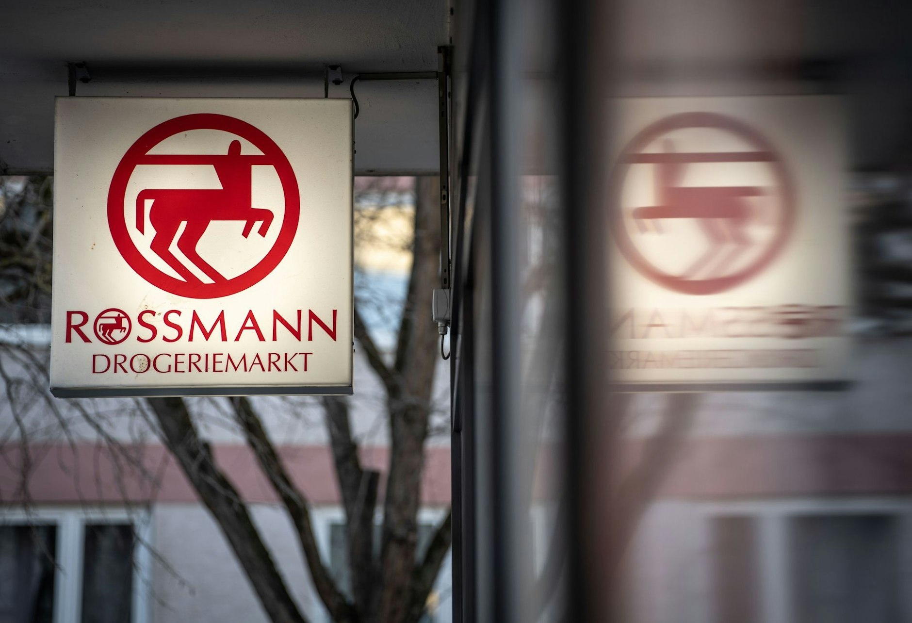 ARCHIV - Die Drogeriemarktkette Rossmann hat im vergangenen Jahr deutlich zugelegt und einen Rekordumsatz verbucht.  