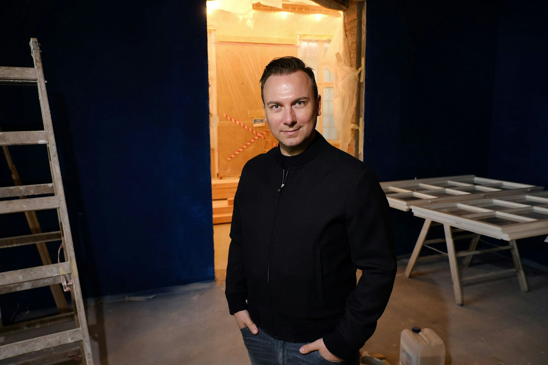 2019 eröffnete Tim Raue in der Villa Kellermann ein neues Restaurant. Nun schließt der Laden, aus dem sich Raue 2023 bereits zurückgezogen hatte. Die Villa gehört Günther Jauch.