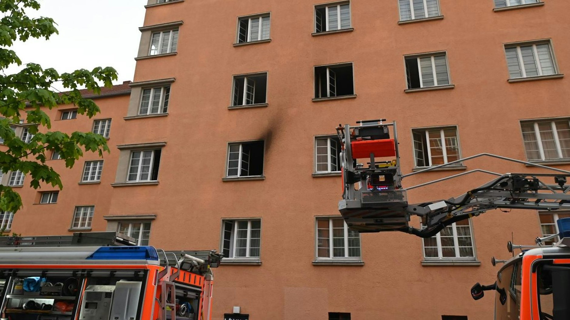 Insgesamt wurden bei dem Wohnungsbrand neun Personen verletzt.