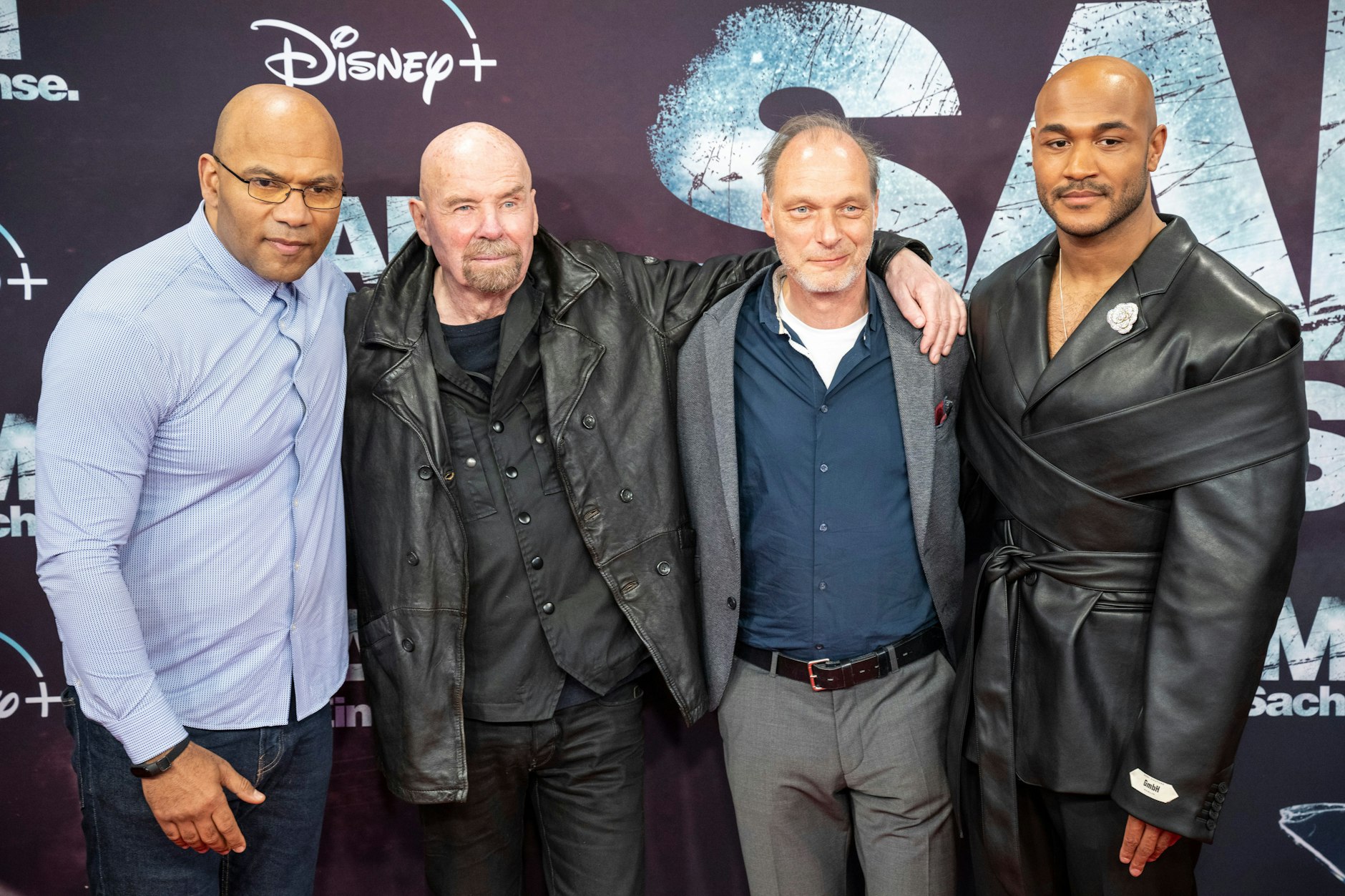 Samuel Meffire, Protagonist (v.l.n.r.), Heinz Eggert, ehemaliger sächsischer Staatsminister für Innern und die Schauspieler Martin Brambach und Malick Bauer bei der Deutschlandpremiere der Serie "Sam, ein Sachse".