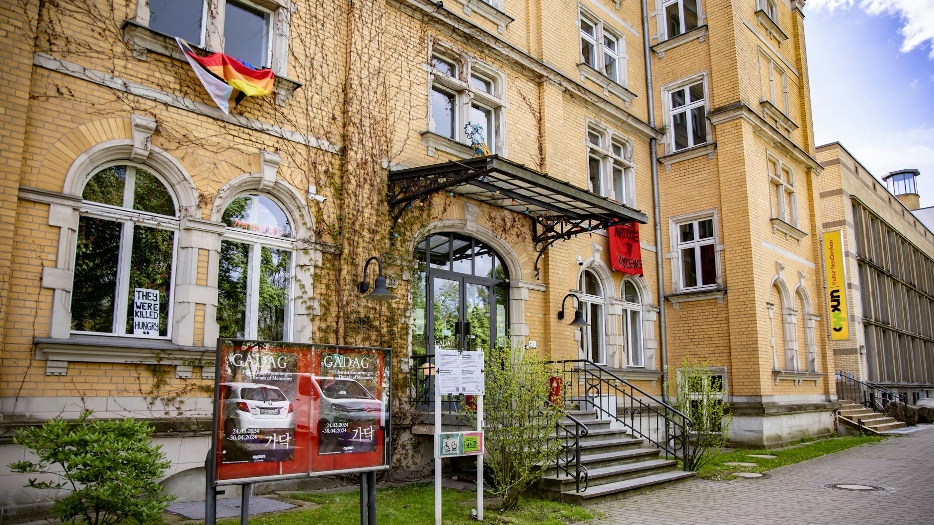 Antisemitismusvorwürfe, Räumungsklage: Neuköllner Kulturzentrum Oyoun kämpft gegen Joe Chialo