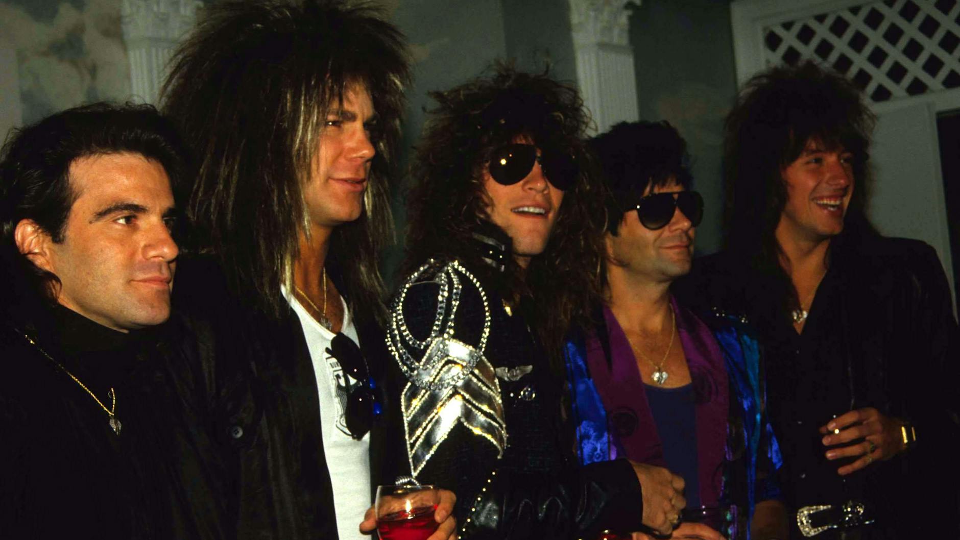 Seit ihrer Gründung Anfang der 1980er Jahre hat die Band Bon Jovi mehr als 130 Millionen Alben verkauft.