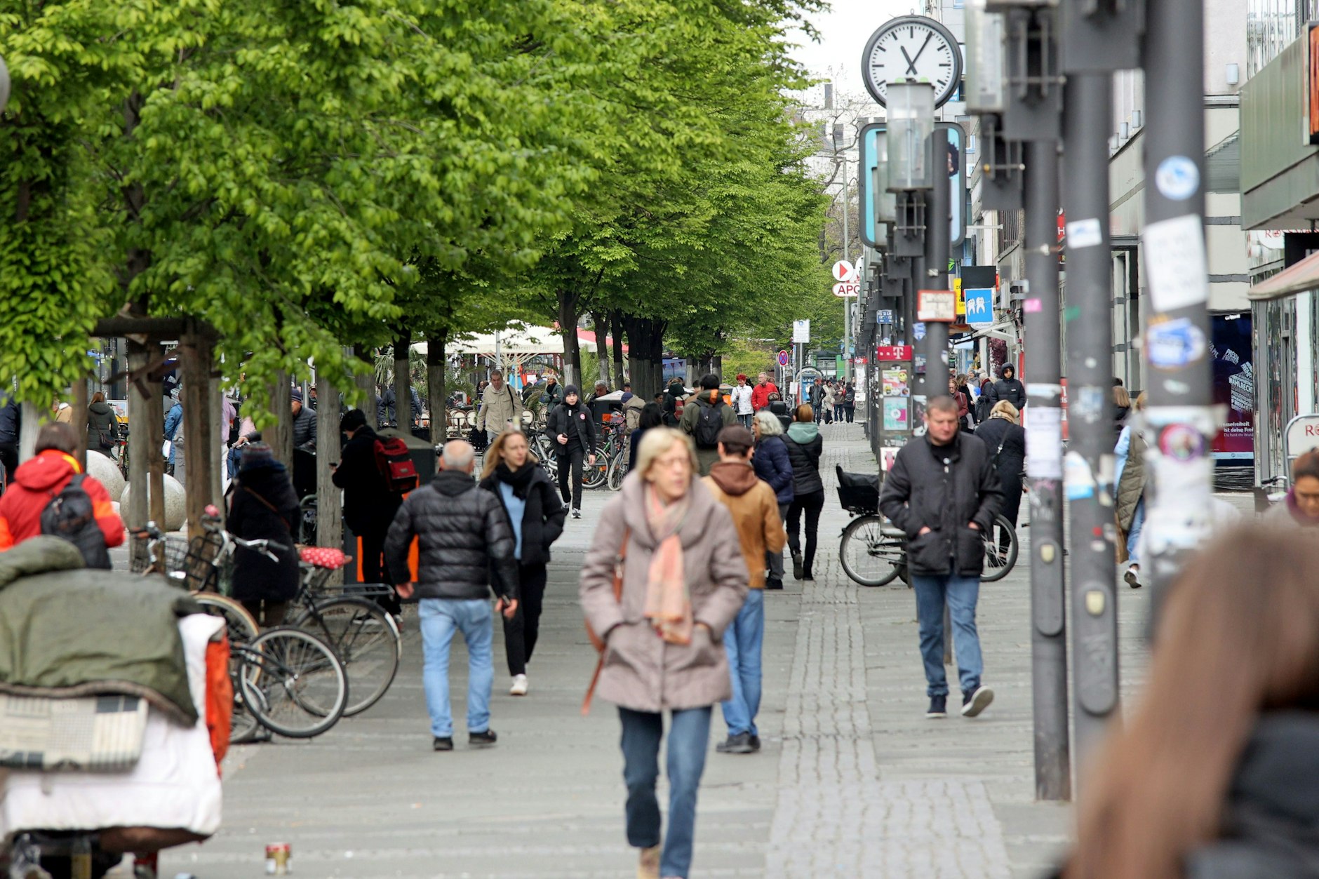 Blick in die Wilmersdorfer Straße in Charlottenburg
