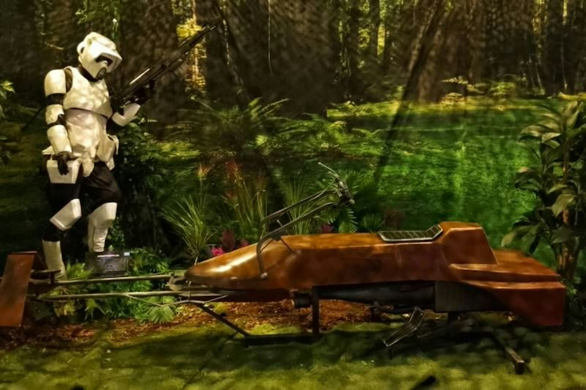 Ein imperiales SPEEDER BIKE: Nehmt hier Platz für eine Selfie!