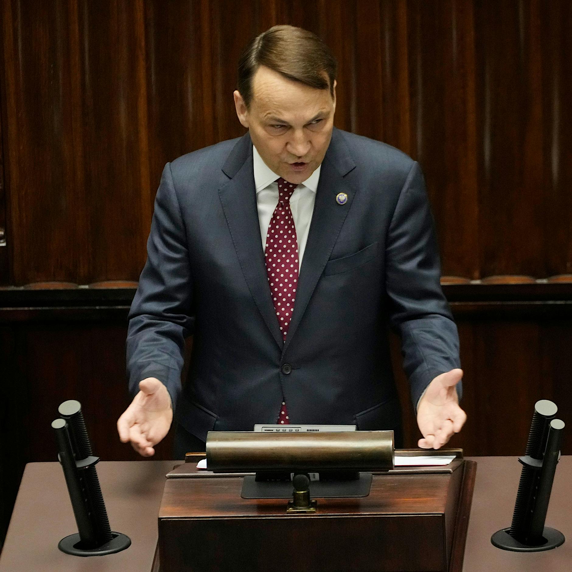 Polens Außenminister Sikorski an Russland und China: „Beendet den Krieg!“