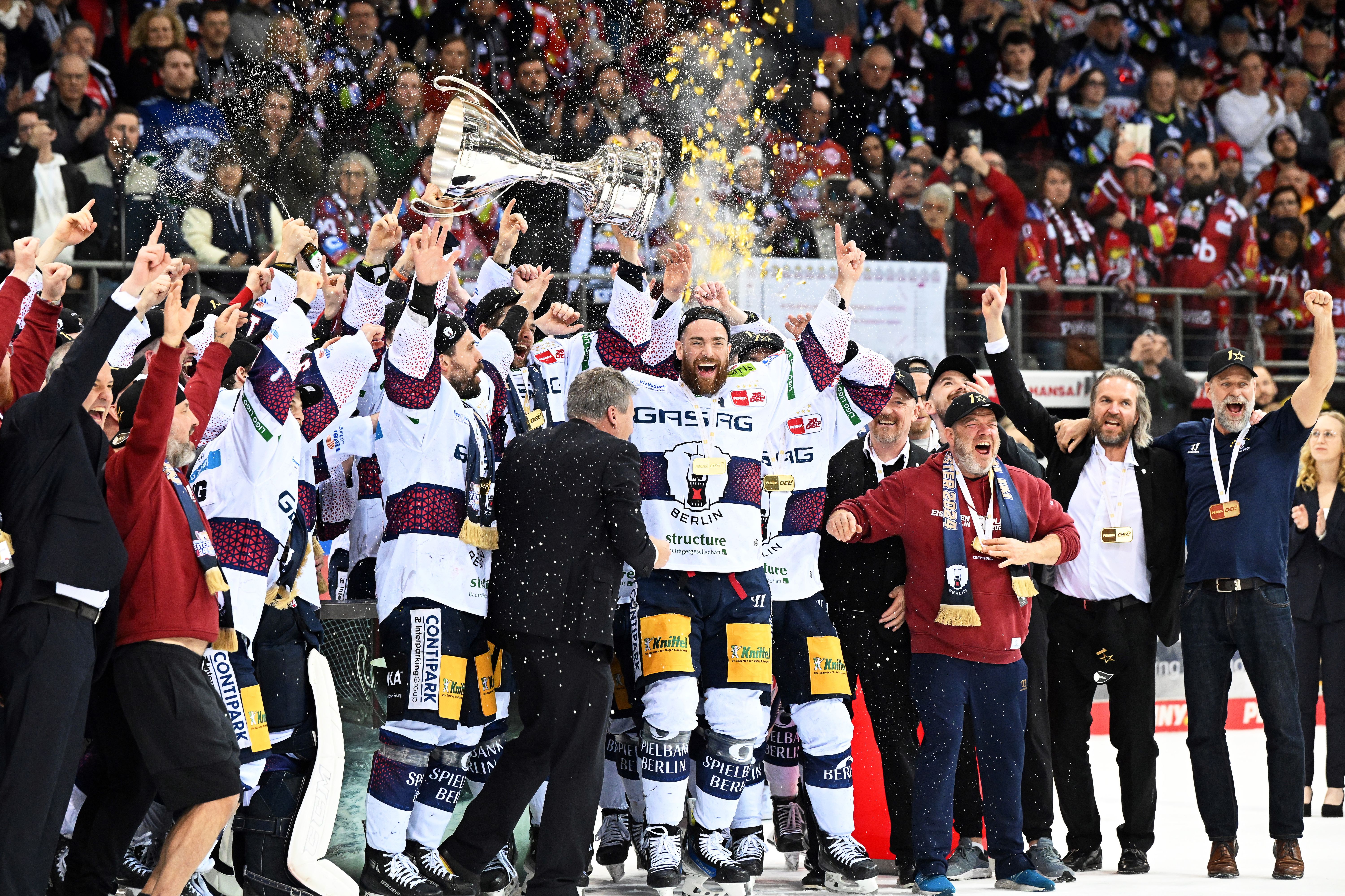 Image - Mit 146 km/h! Leo Pföderl hämmert Eisbären zu Meistertitel Nr. 10