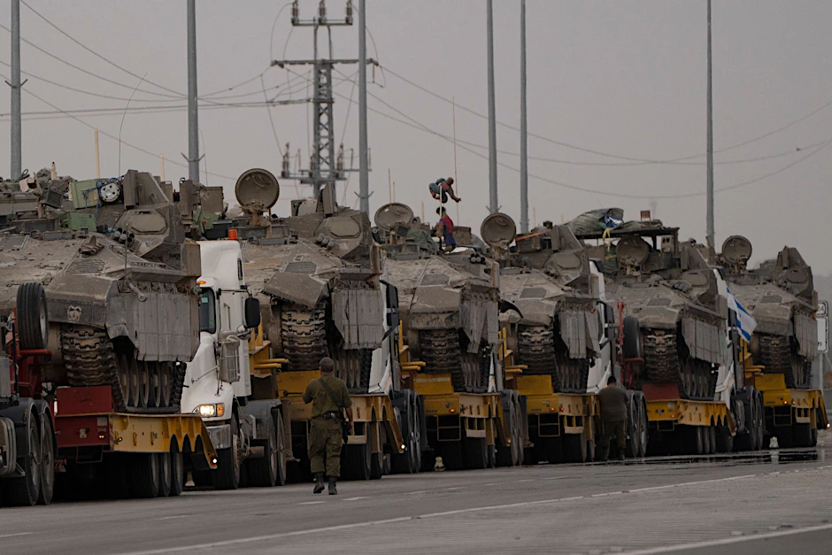 Israelische Panzer auf dem Weg zur Grenze: Israel hält eine Offensive in Rafah für unumgänglich, um die dort verbliebenen Bataillone der Hamas zu zerschlagen.  