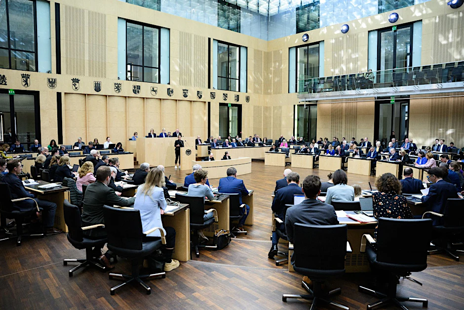 Der Bundesrat hat heute mehrere Gesetze der Bundesregierung ohne große Debatte gebilligt.  