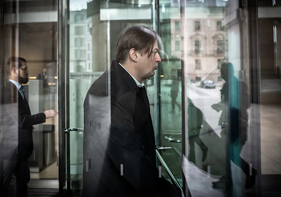 Maximilian Krah, AfD-Spitzenkandidat zur Europawahl, geht nach einem Pressestatement nach dem Gespräch mit der AfD Fraktionsspitze.
