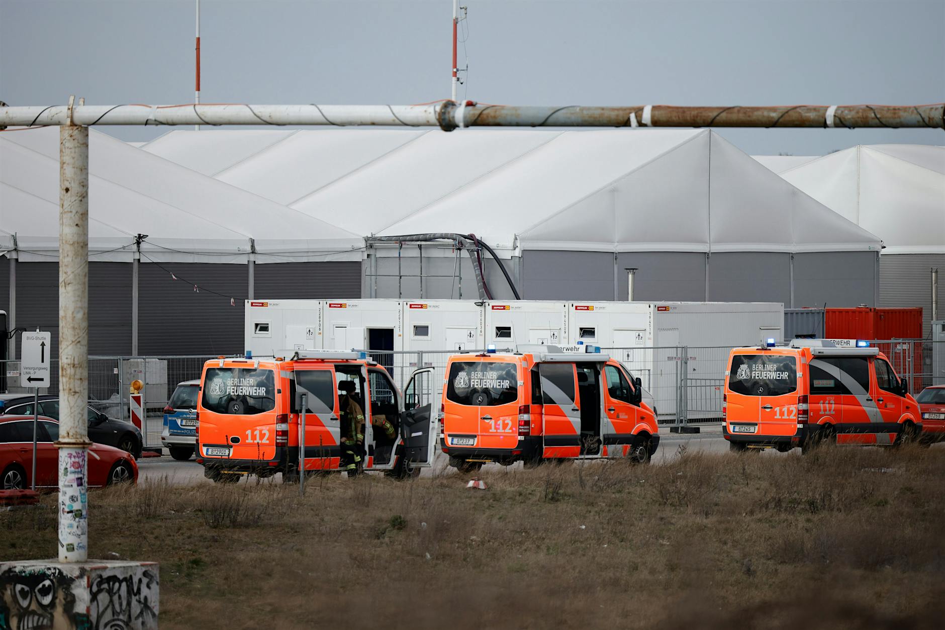 Flüchtlingsunterkunft in Berlin-Tegel: Zwei Mitarbeiter bei Brand in verletzt