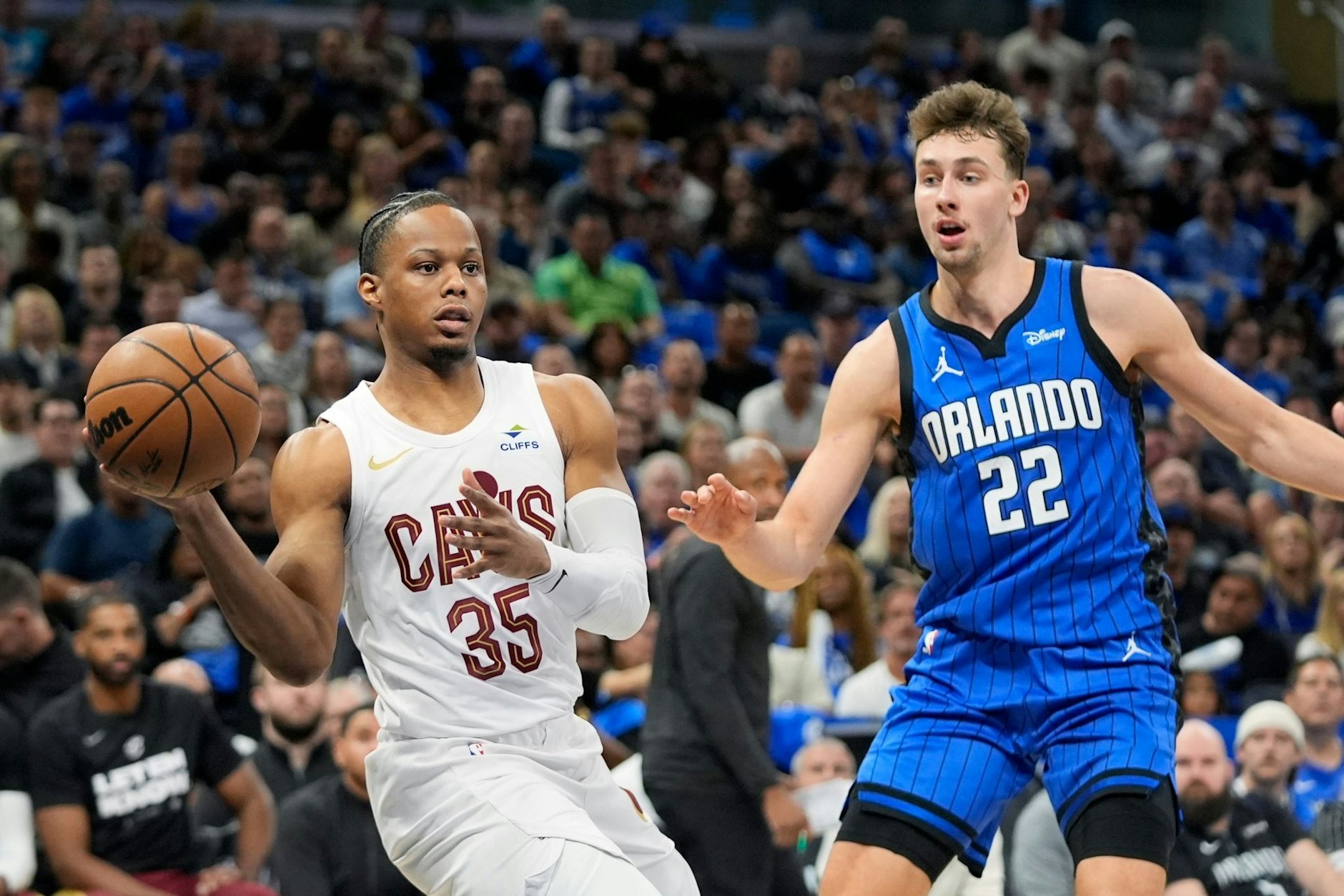 Franz Wagner (r) konnte mit Orlando in den NBA-Playoffs gewinnen.  