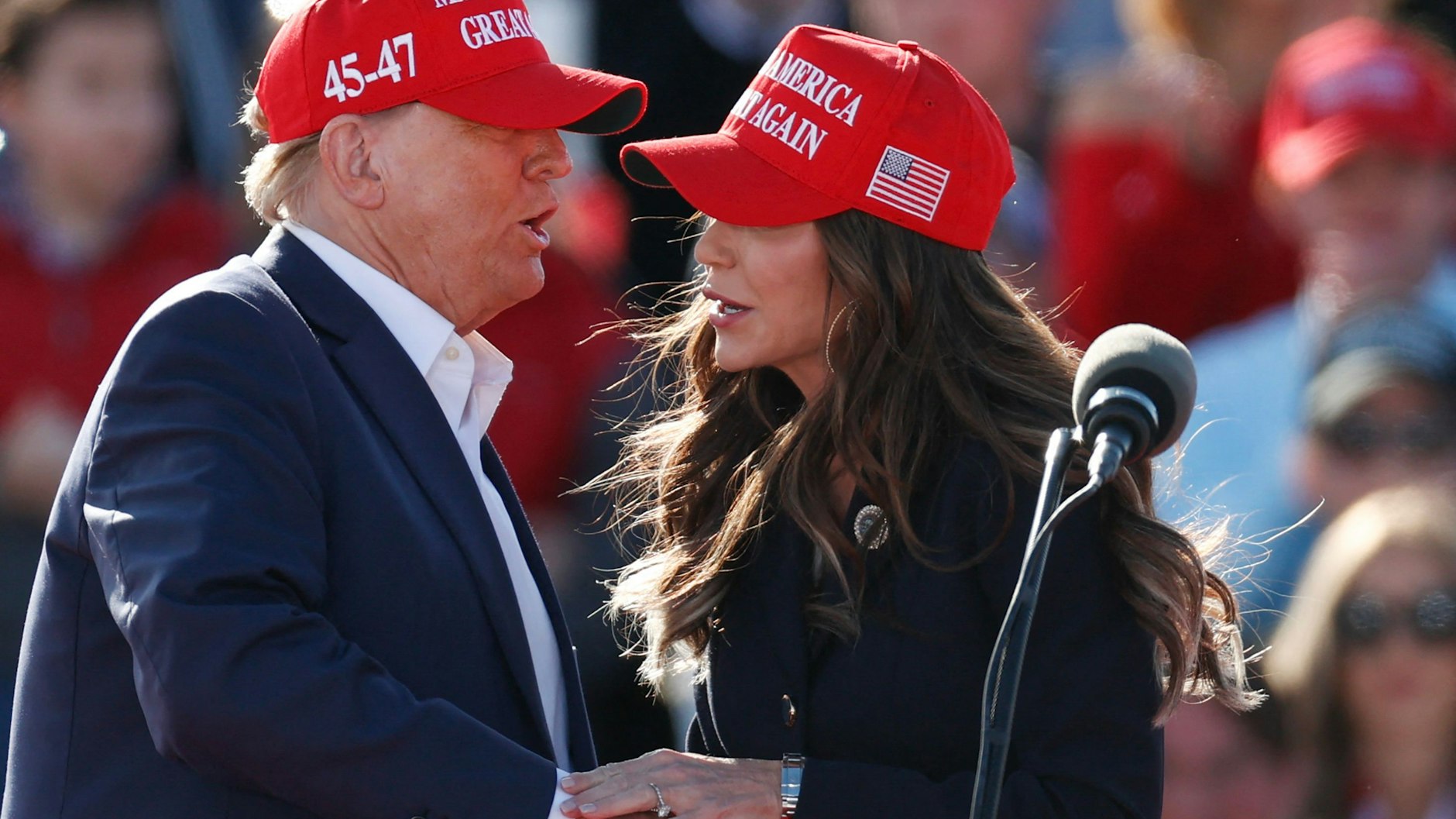 Kristi Noem ist Donald Trumps mögliche Vize-Präsidentin, wenn er die US-Wahl gewinnen sollte.