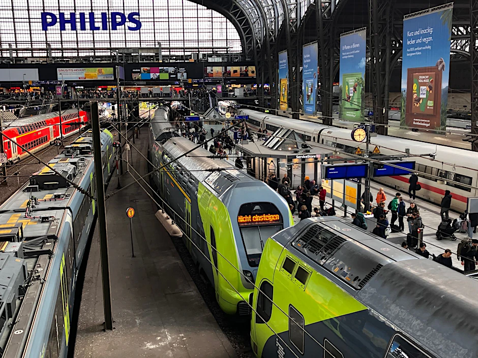 Bei einem Bahnunglück am Hamburger Hauptbahnhof sind am Freitagnachmittag sechs Menschen verletzt worden.  