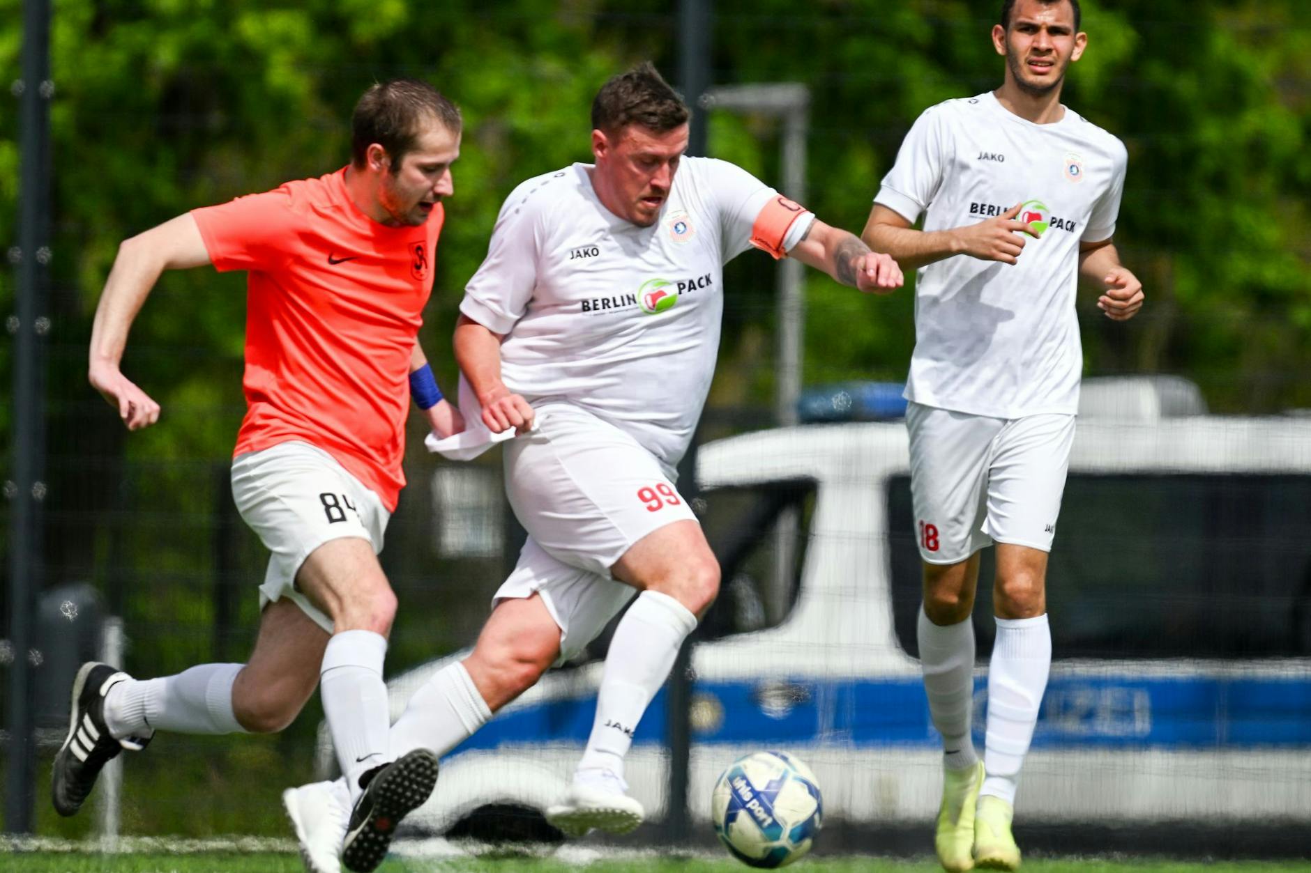 Gezeichnet vom Fast Food: Max Kruse (M.) bei seinem ersten Einsatz für Al-Dersimspor.