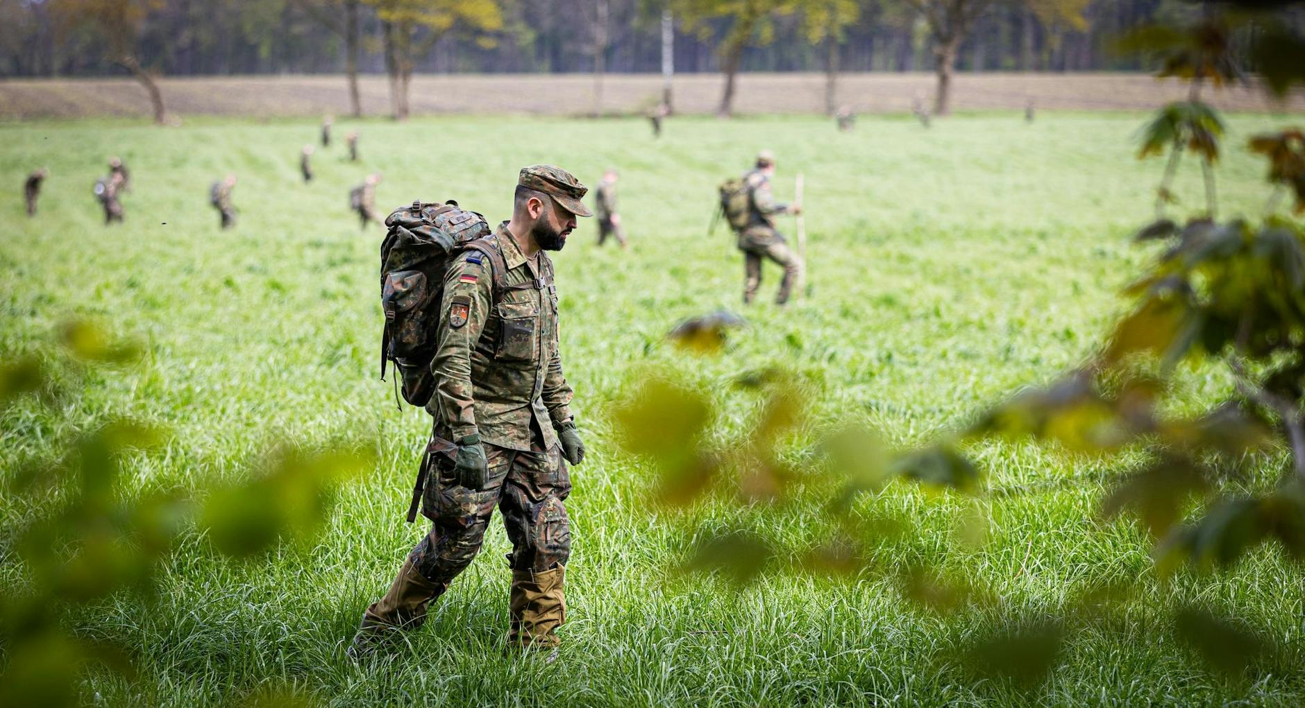 Der sechsjährige Arian aus dem niedersächsischen Bremervörde-Elm ist seit Tagen verschwunden. Bundeswehrsoldaten suchen weiter nach ihm.