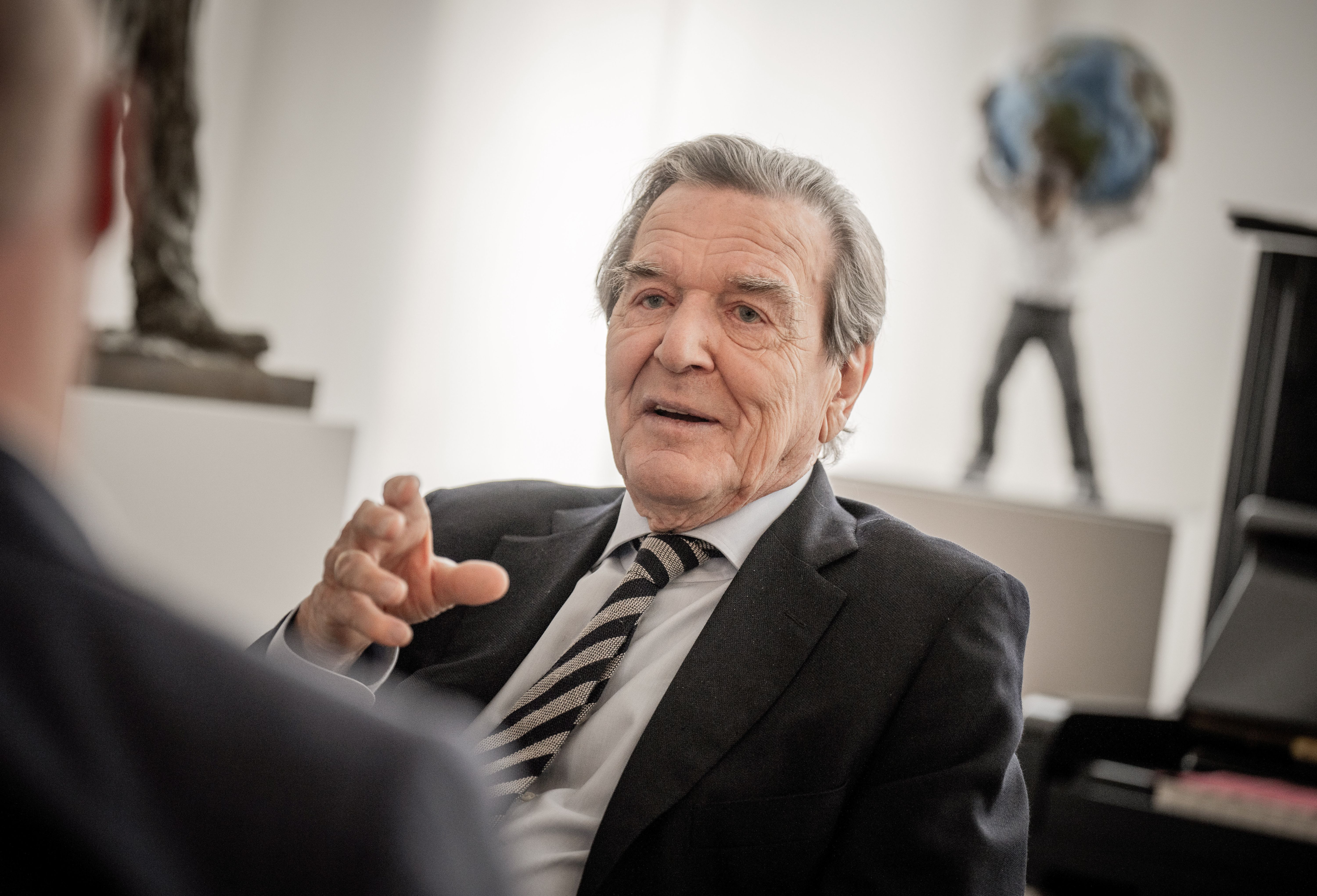 Berlin: Gerhard Schröder feiert im Borchardt Geburtstag mit Gregor Gysi, Sigmar Gabriel und Peter Ramsauer