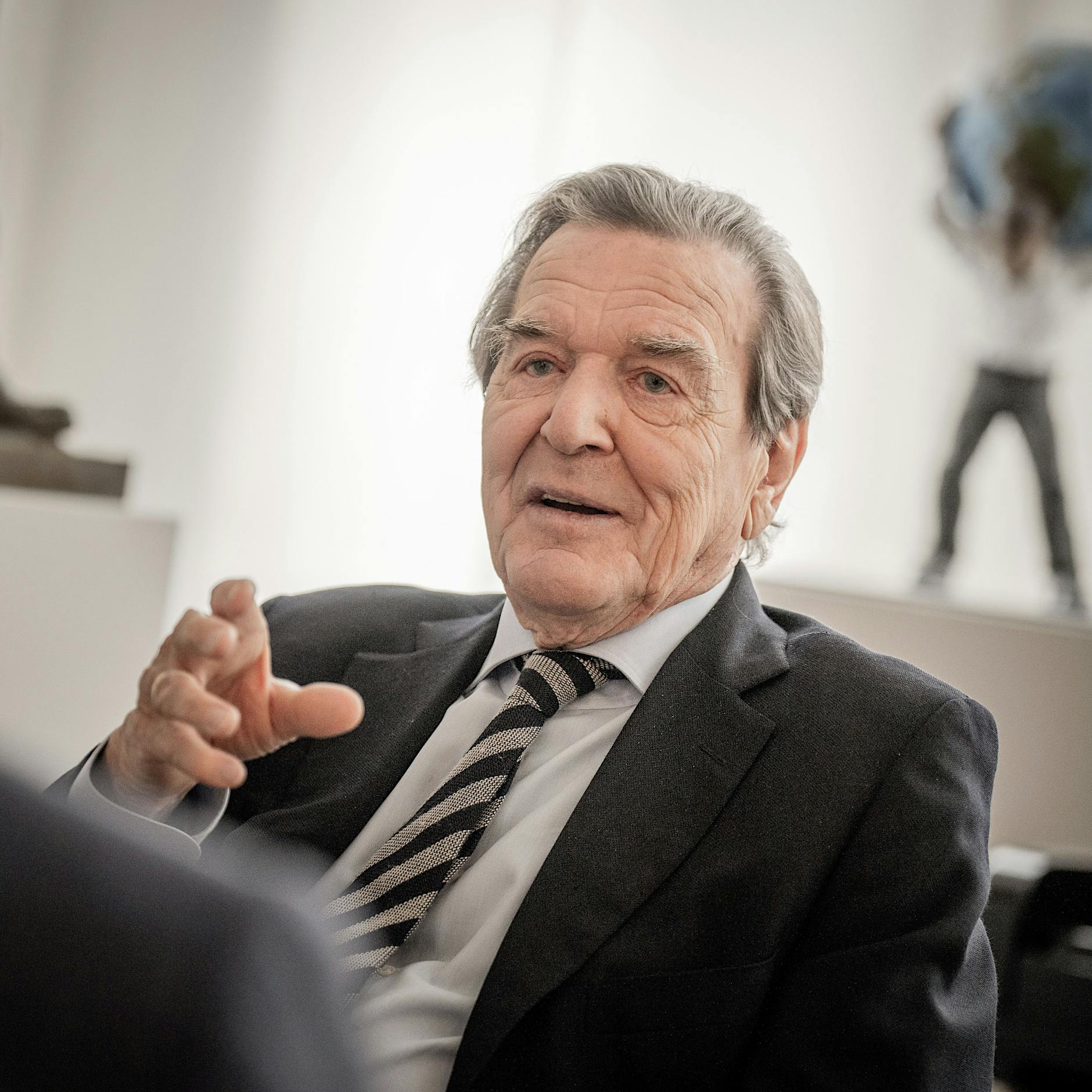 Berlin: Gerhard Schröder feiert im Borchardt Geburtstag mit Gregor Gysi, Sigmar Gabriel und Peter Ramsauer