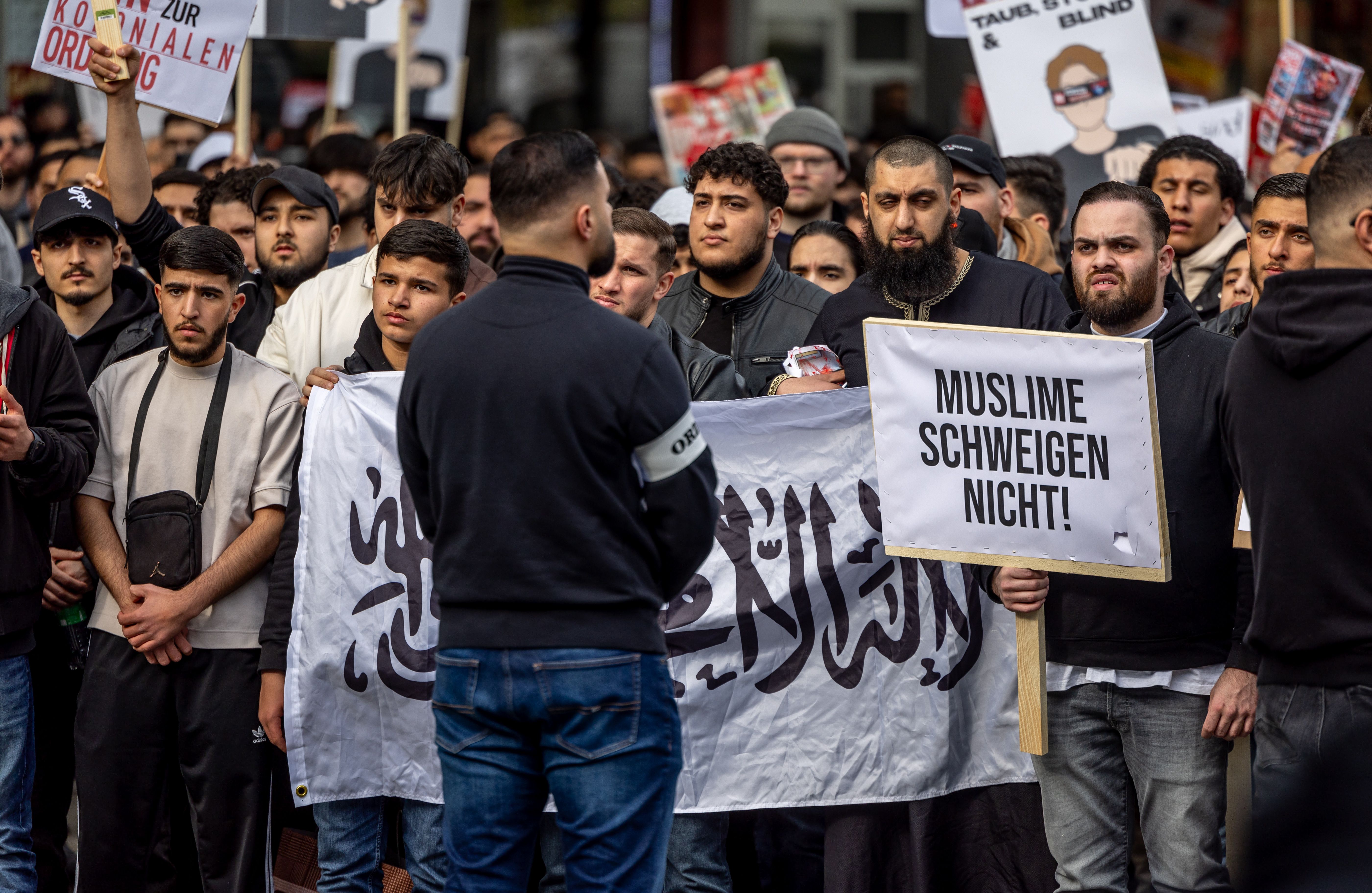 Islamisten-Demonstration In Hamburg – Sie Wollen Ein Kalifat!