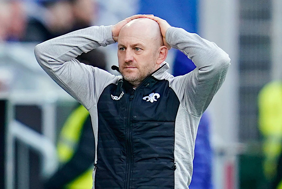 ARCHIV - Trainer Torsten Lieberknecht kann mit Darmstadt den Abstieg nicht mehr abwenden.