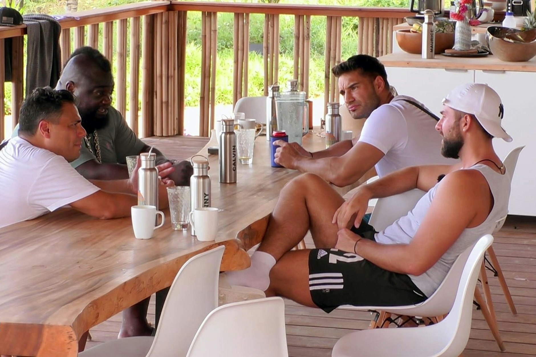 In Folge vier von „Kampf der Realitystars“ gehen Aleks Petrovic (hinten rechts) und Maurice Dziwak (vorne rechts) aufeinander los.