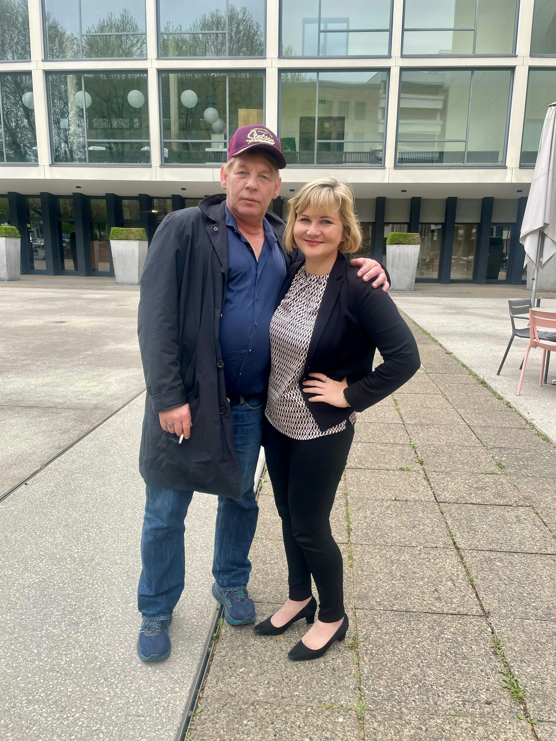 Ben Becker mit KURIER-Redakteurin Julia Nothacker