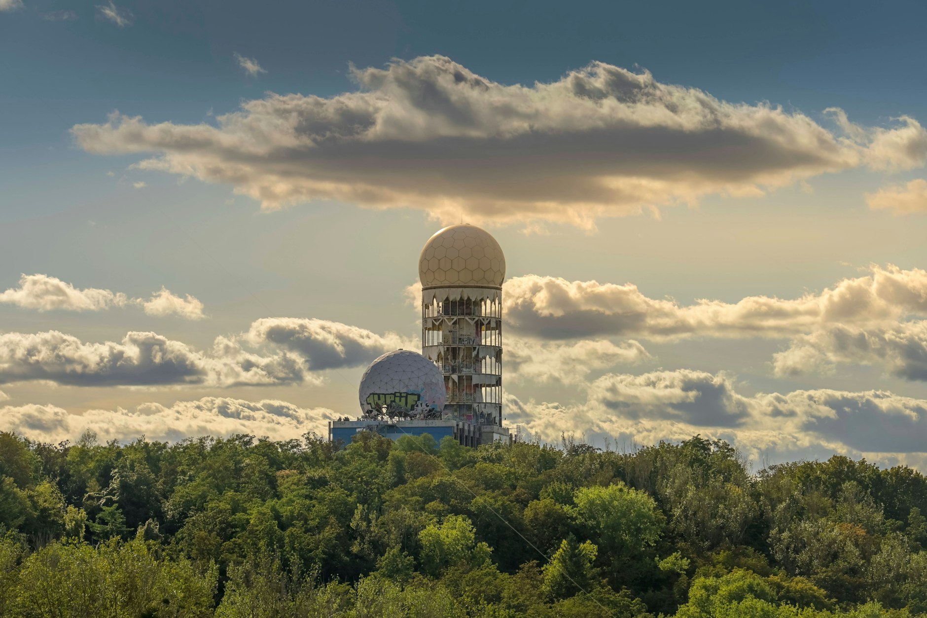 Die Abhörstation am Teufelsberg. In der Nähe ereignete sich ein schwerer Mountainbike-Unfall.